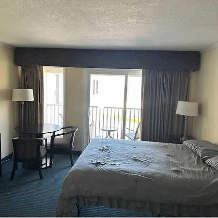 Condo Less Than 5 Min From Airport With Sunset Views